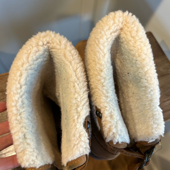 UGG Aldon boot - Picture 8 of 12